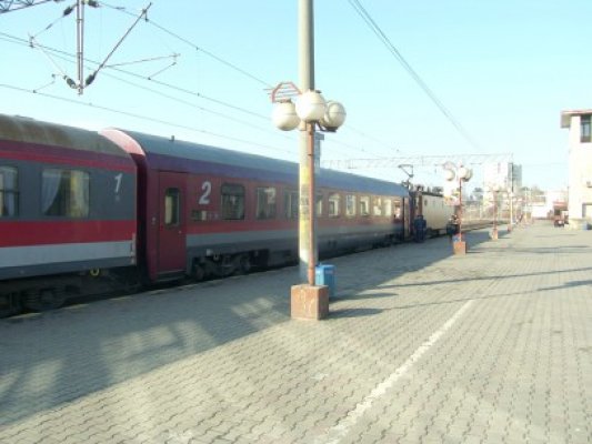 Razii de amploare în trenurile către litoral: 600 de poliţişti vor patrula zilnic!